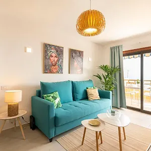 https://elegante-apartamento-en-candelaria-con-vistas-al-mar.in-canary-islands.com